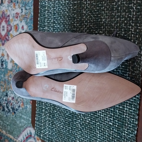 NWOT Clarks Collection Women's Gray Suede Ankle Boots size 9W - Picture 4 of 6